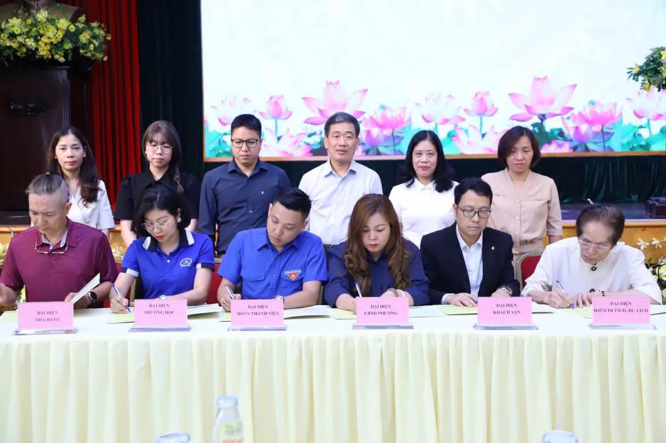 Quận Hoàn Kiếm ra quân tuyên truyền về tác hại của thuốc lá