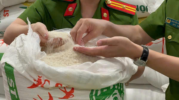 4 người phụ nữ ở Hà Nội sản xuất, bán hàng chục tấn gạo ST25 giả