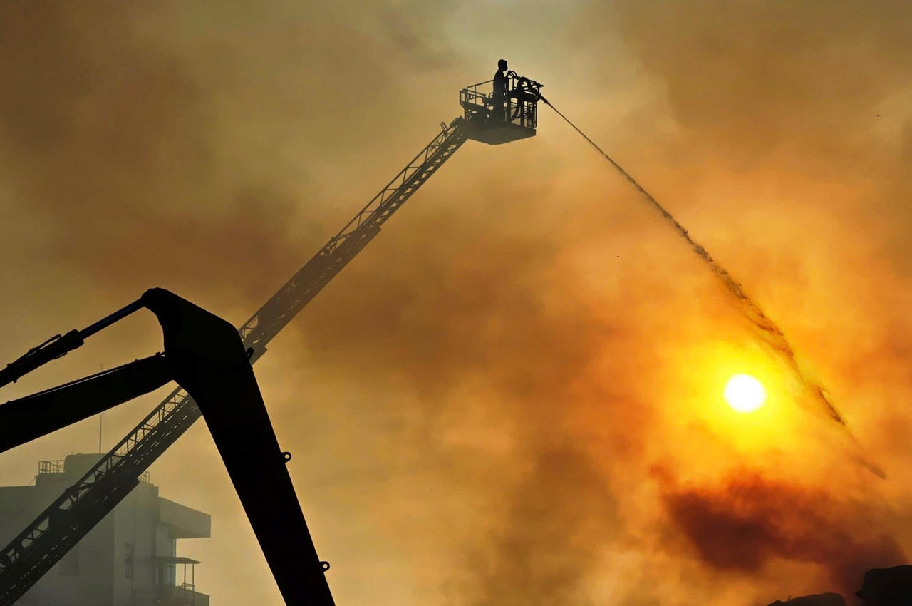 Huy động tối đa lực lượng dập tắt đám cháy lớn tại công ty giấy ở Ninh Bình