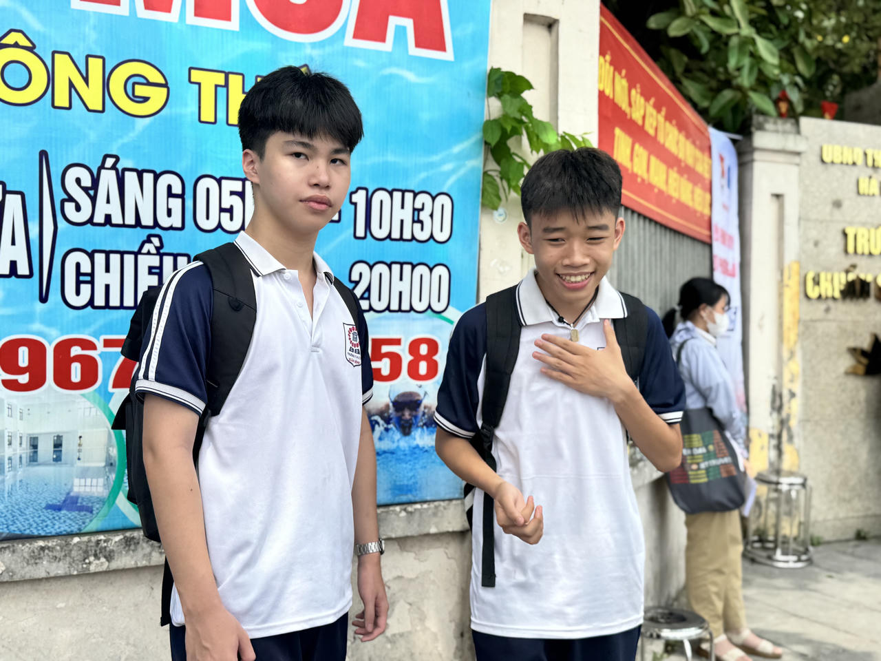 Thí sinh Hà Nội cười tươi vì đề môn thi đầu tiên vào lớp 10 'dễ thở'