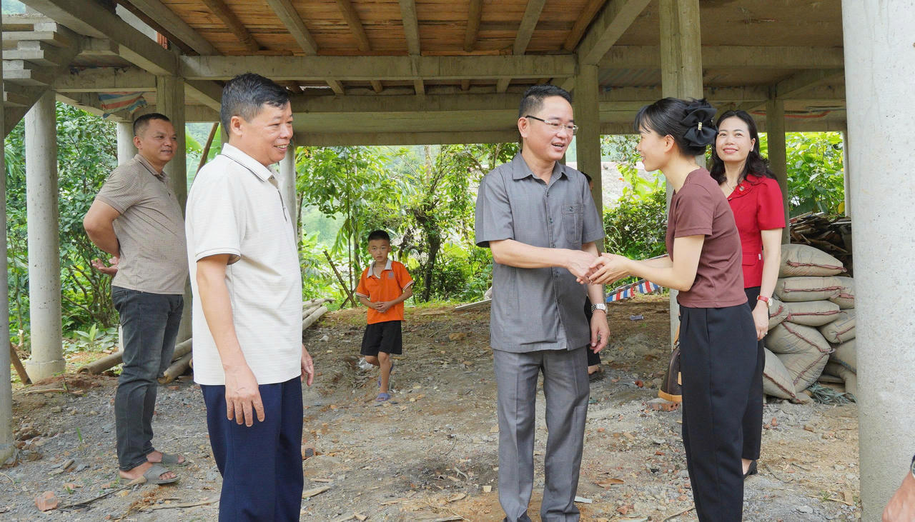 Báo Pháp Luật Việt Nam chung tay xóa nhà tạm tại Yên Bái