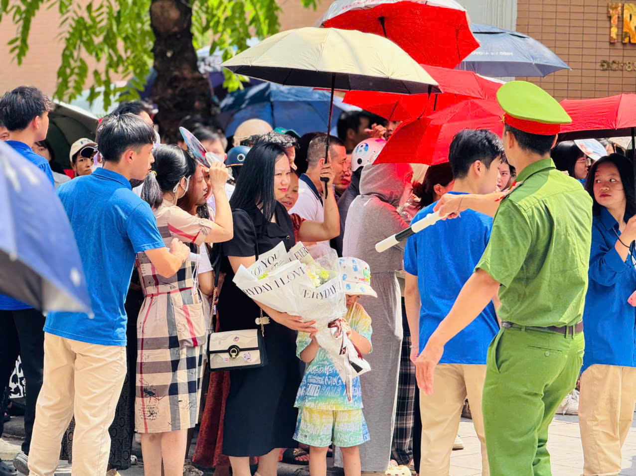 Kết thúc 'cuộc đua' tranh vé lớp 10 công lập Hà Nội, nhiều thí sinh và phụ huynh 'thở phào'