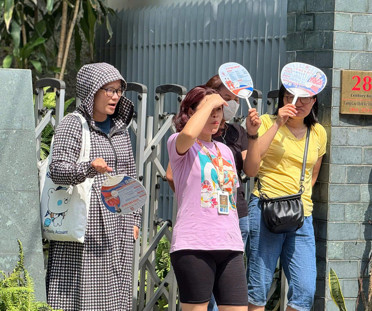 Kết thúc 'cuộc đua' tranh vé lớp 10 công lập Hà Nội, nhiều thí sinh và phụ huynh 'thở phào'