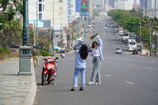 Chụp ảnh 'sống ảo' - Đừng tự biến mình thành nạn nhân