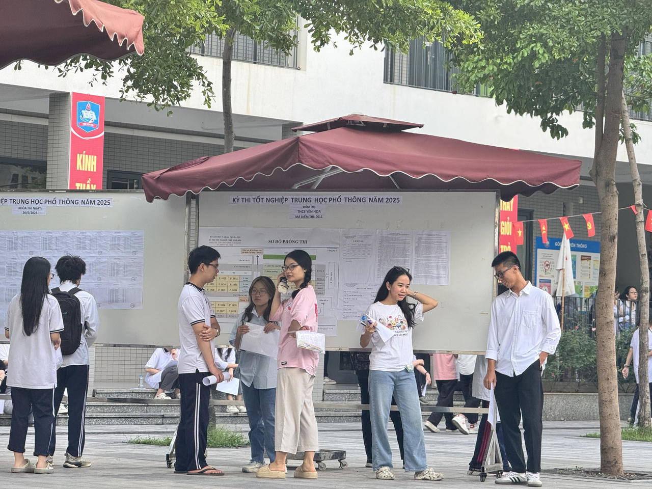 Thí sinh, phụ huynh Hà Nội thoải mái bước vào kỳ thi tốt nghiệp