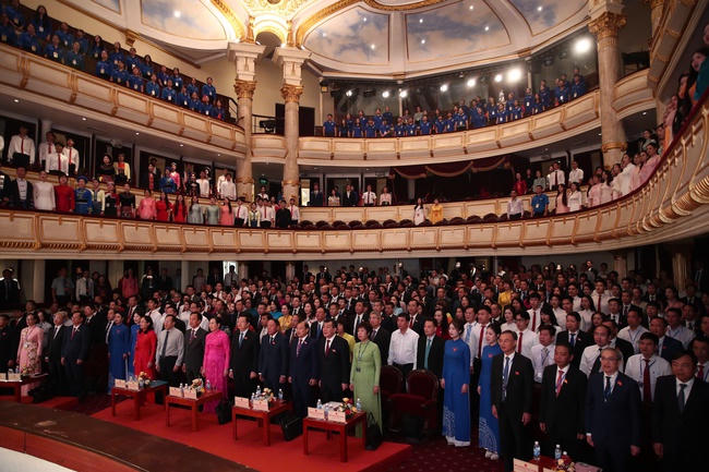 Xây nền văn hóa đậm đà bản sắc dân tộc, tự tin bước vào kỷ nguyên mới