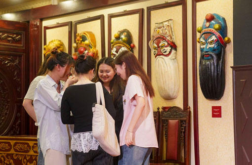 Thắp 'ngọn lửa' tuồng trong lòng giới trẻ