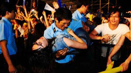 Cần có định hướng cho 'văn hóa thần tượng'