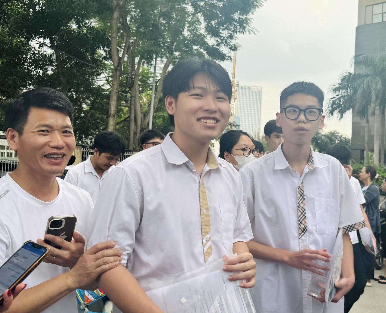 Ngày cuối cùng của kỳ thi tốt nghiệp, thí sinh 'than' đề Tiếng Anh khó