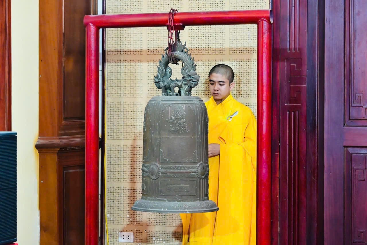 Hơn 18.000 ngôi chùa khắp cả nước đồng loạt ngân vang tiếng chuông cầu nguyện quốc thái dân an