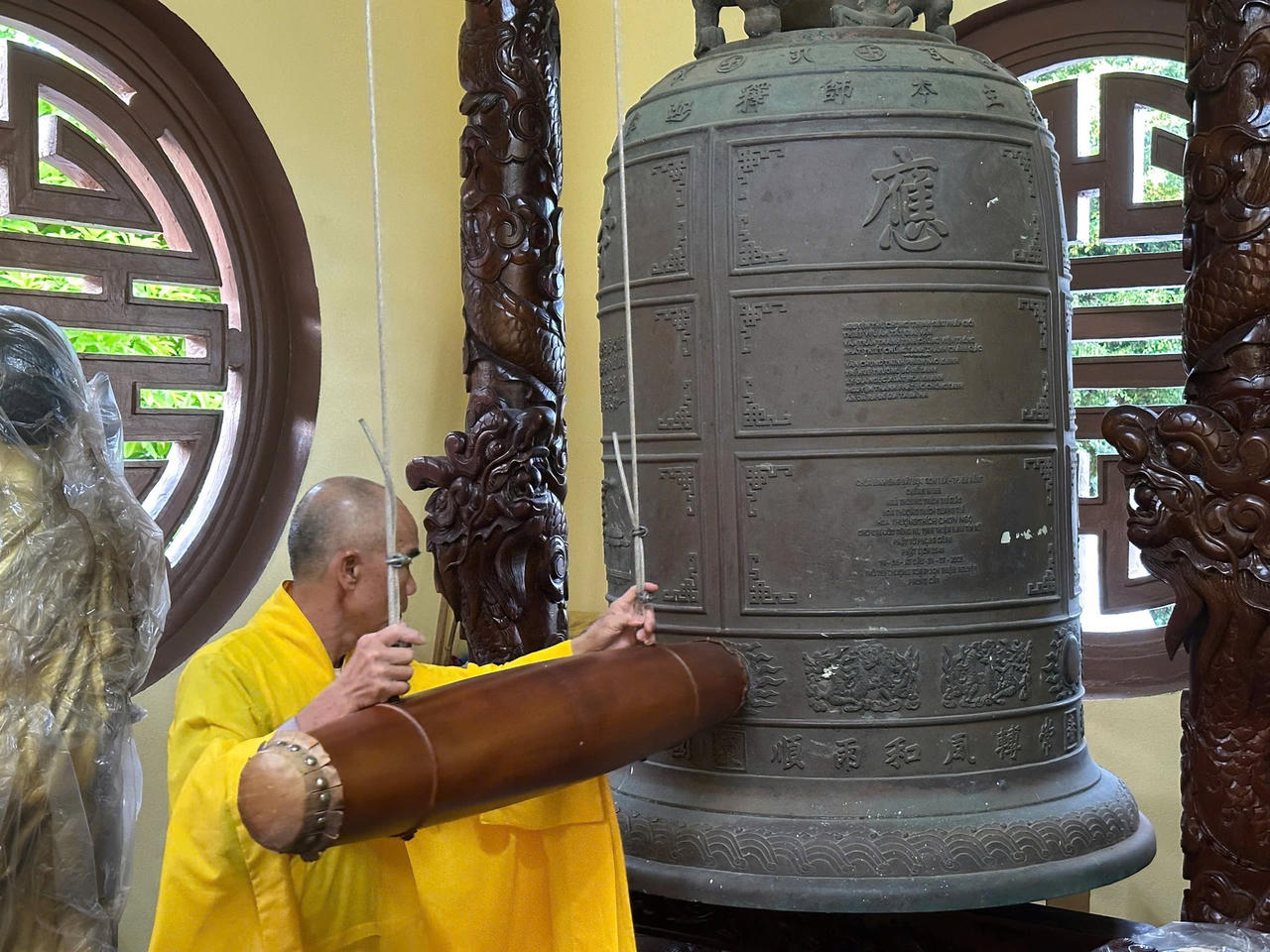 Hơn 18.000 ngôi chùa khắp cả nước đồng loạt ngân vang tiếng chuông cầu nguyện quốc thái dân an