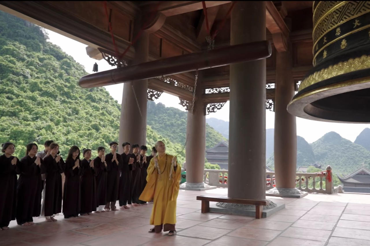 Hơn 18.000 ngôi chùa khắp cả nước đồng loạt ngân vang tiếng chuông cầu nguyện quốc thái dân an