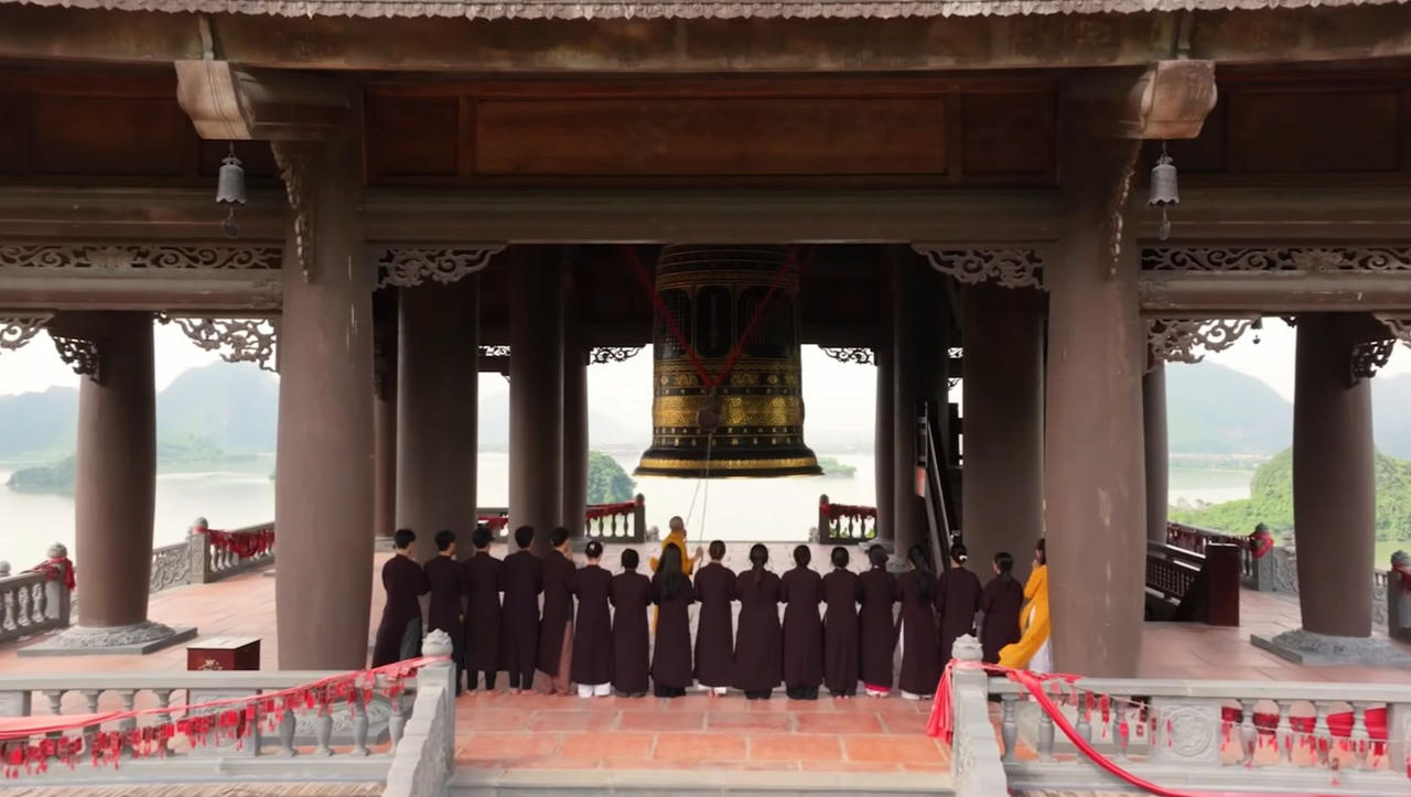 Hơn 18.000 ngôi chùa khắp cả nước đồng loạt ngân vang tiếng chuông cầu nguyện quốc thái dân an
