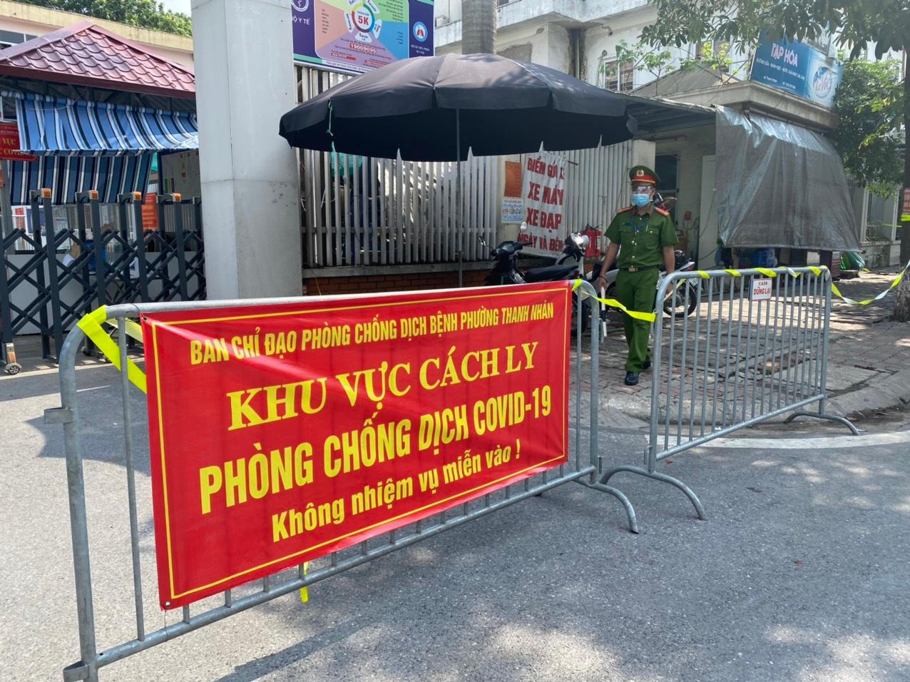 Hình ảnh tại Bệnh viện Phổi Hà Nội sau khi phát hiện loạt ca mắc COVID-19