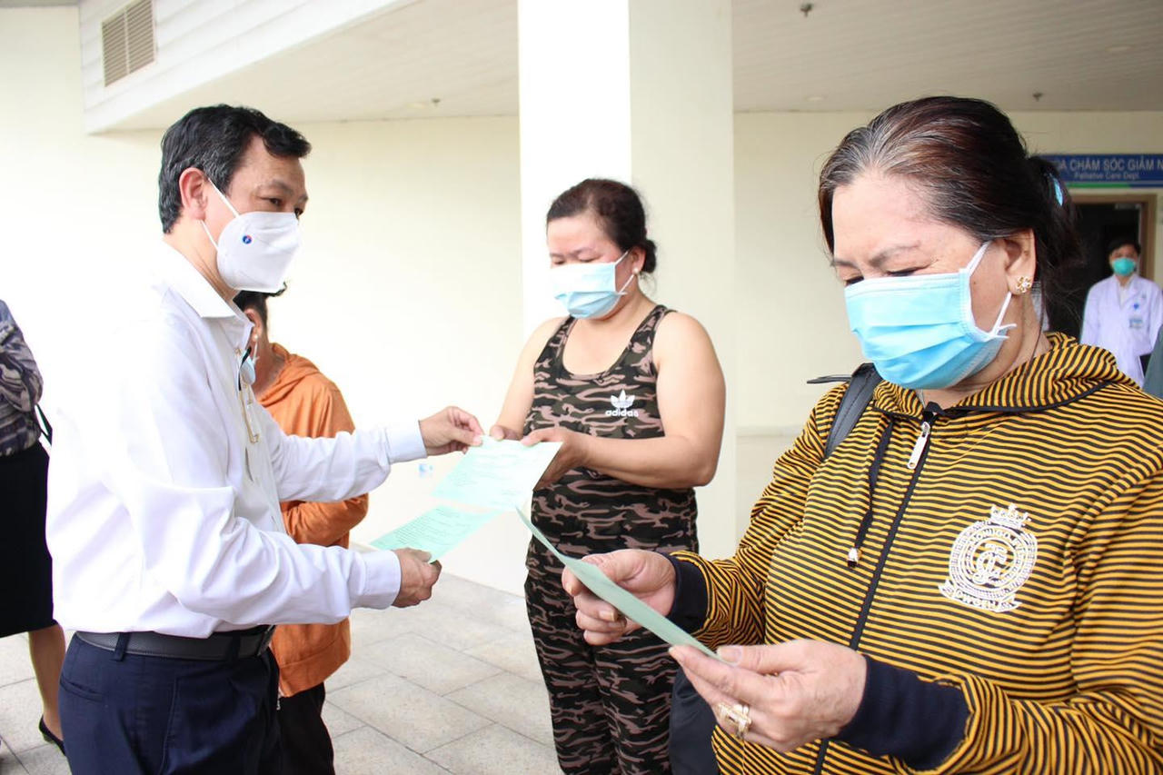 17 bệnh nhân COVID-19 từng nguy kịch đã được xuất viện