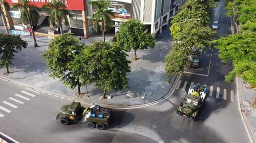 Thị xã Sơn Tây phun khử khuẩn nhiều tuyến đường chính để phòng, chống COVID-19