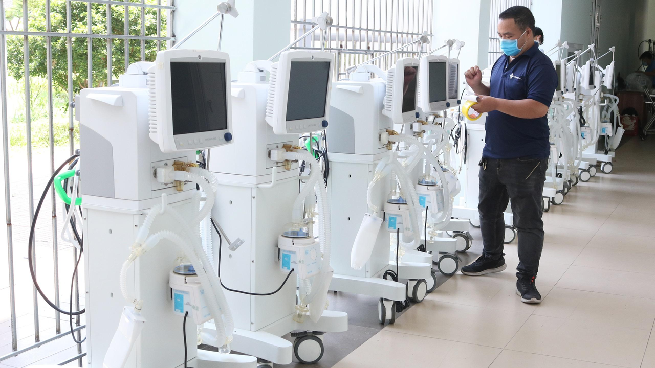 Chuyển thiết bị y tế hiện đại cho 100 giường hồi sức từ Hà Nội vào TP HCM