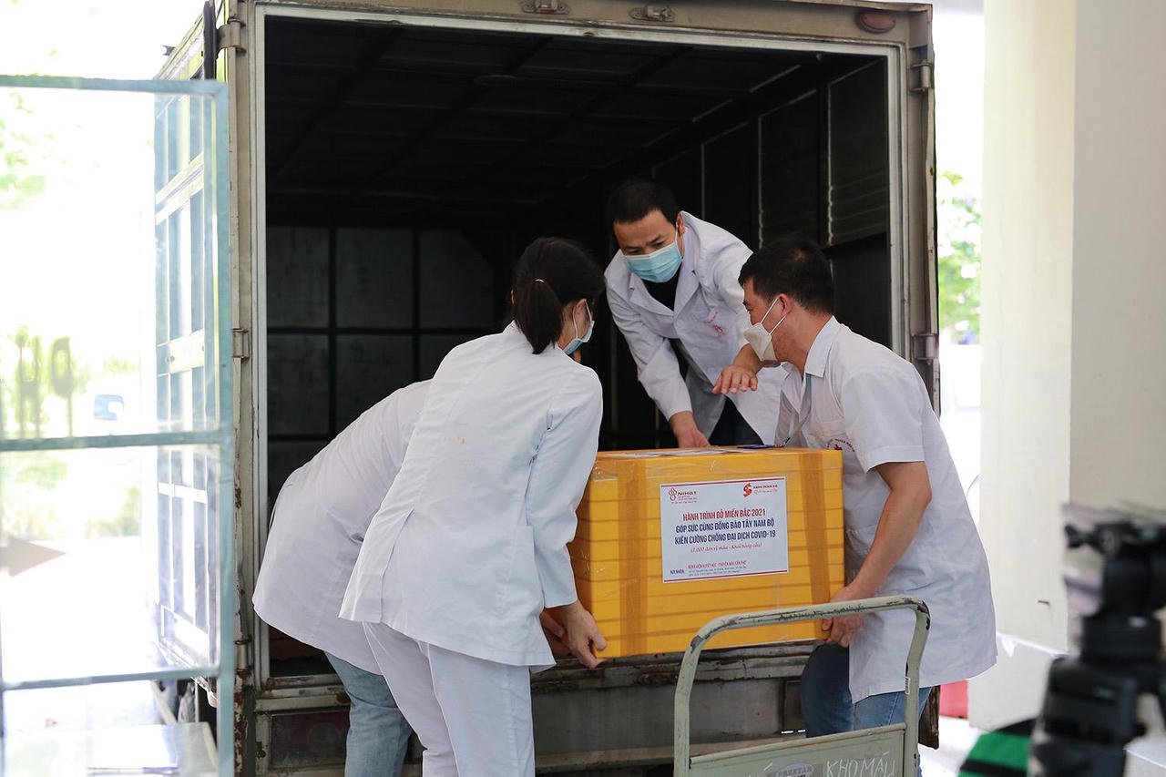 Chuyển gần 3.000 đơn vị máu đi khắp cả nước trong một ngày