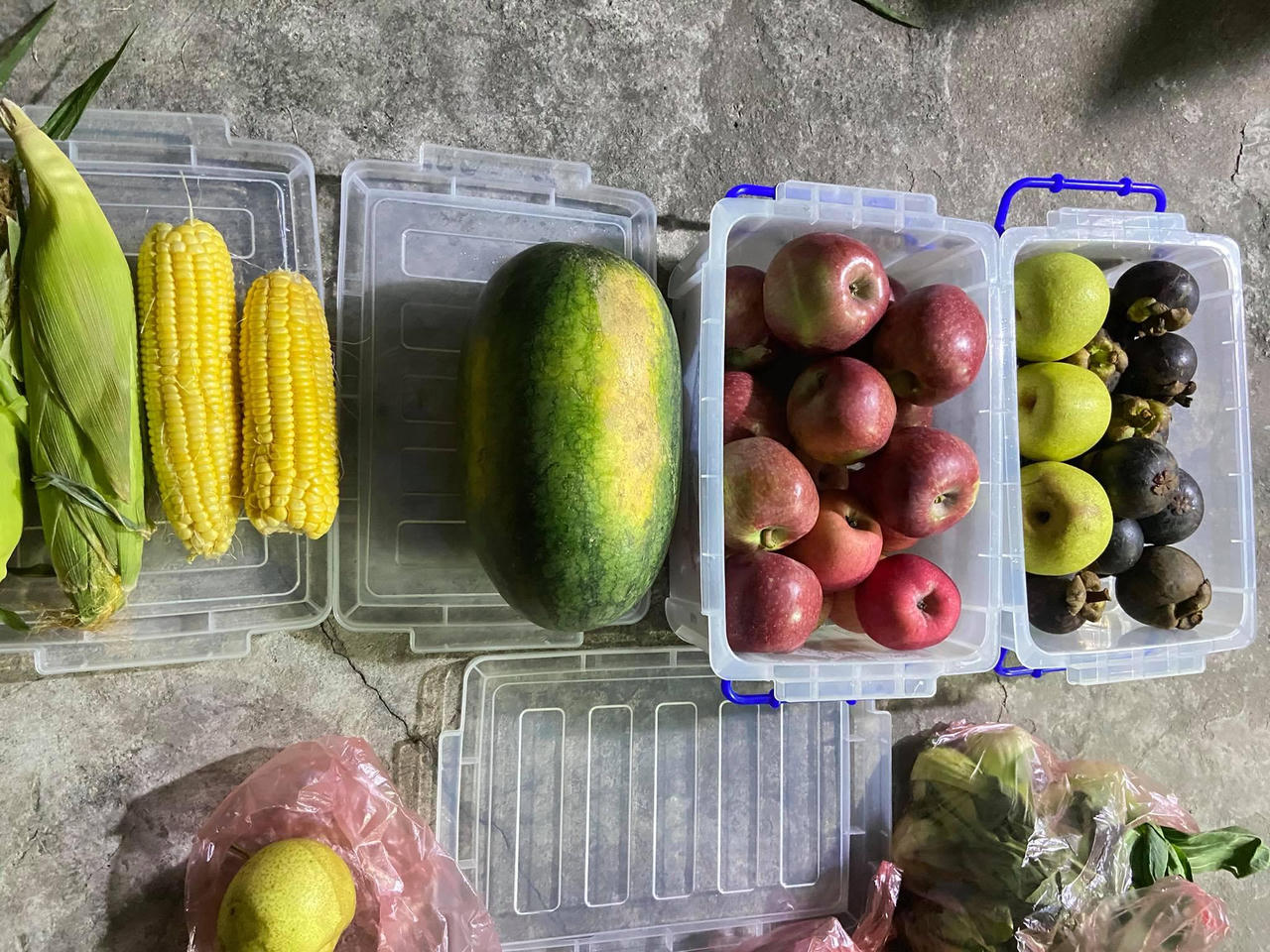 Cầm ‘phiếu’ đi chợ, người nôn nao nhớ kỷ niệm, người lạ lẫm trải nghiệm