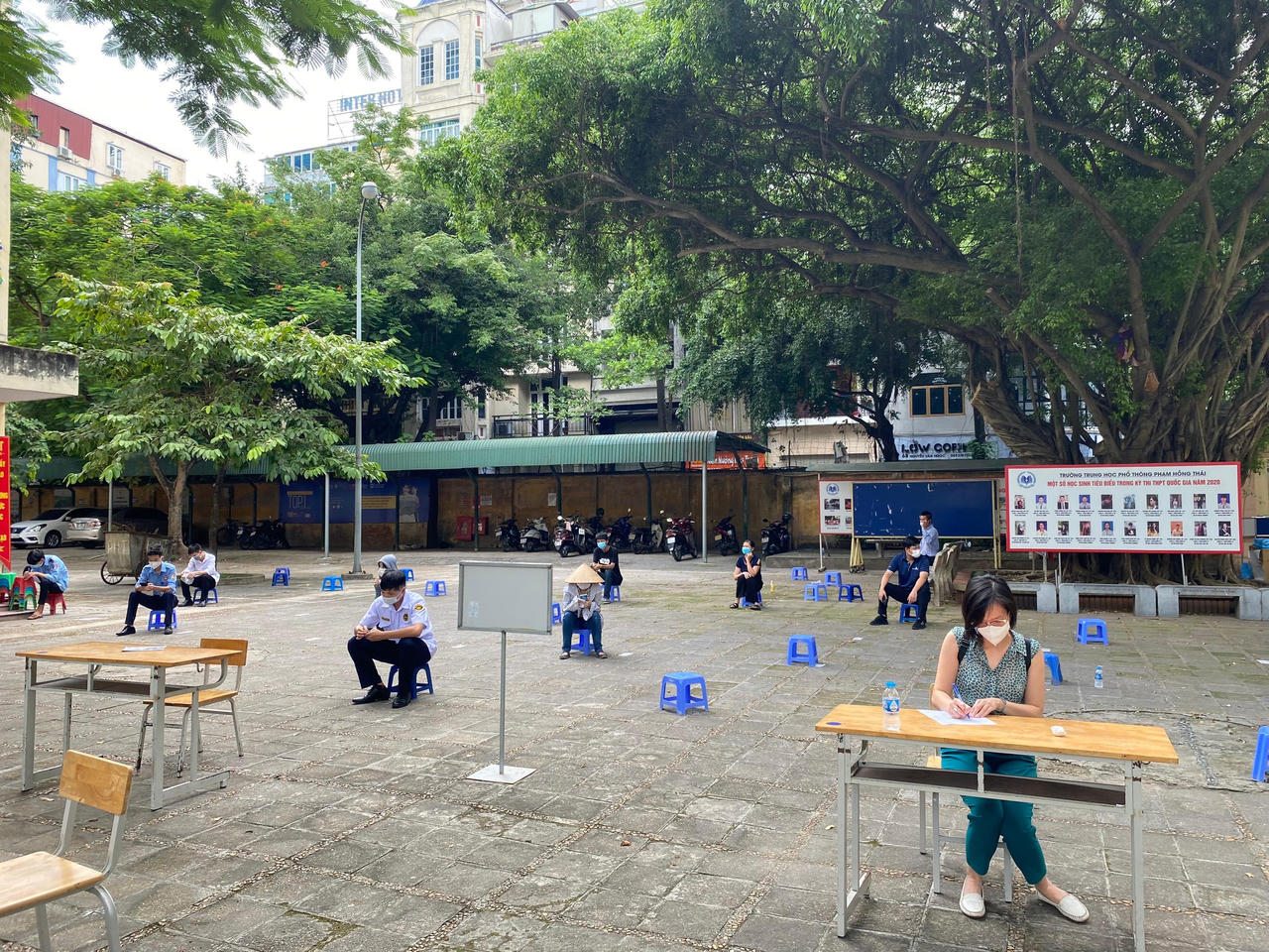 Cận cảnh lấy mẫu xét nghiệm SARS-CoV-2 diện rộng đợt 2 tại Hà Nội