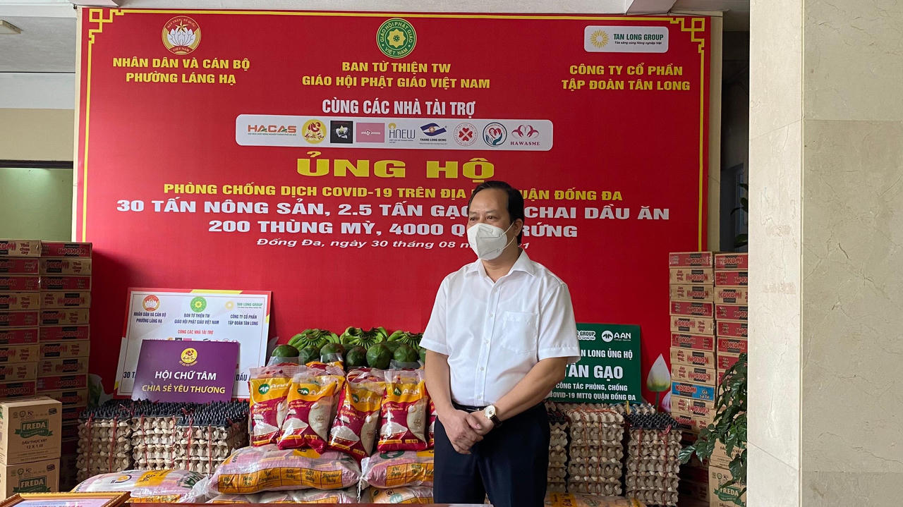 Hơn 30 tấn nông sản, lương thực được trao tặng cho người dân trong vùng có dịch COVID-19