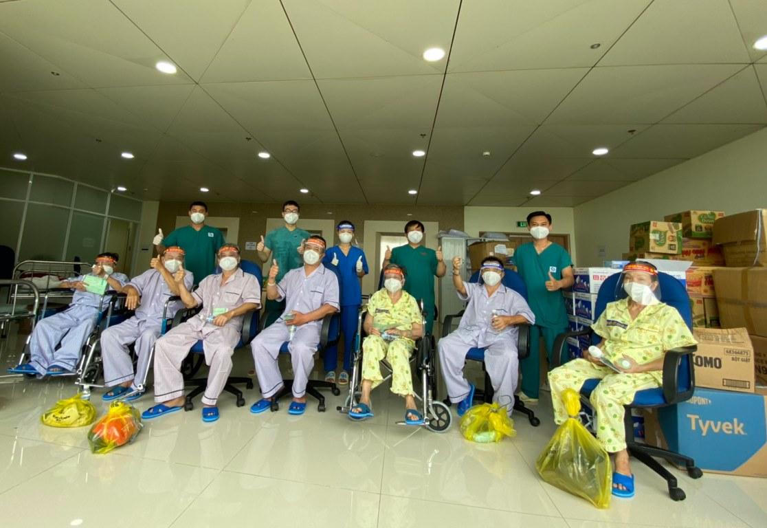 Thêm 65 bệnh nhân COVID-19 nguy kịch tại TP HCM được xuất viện 