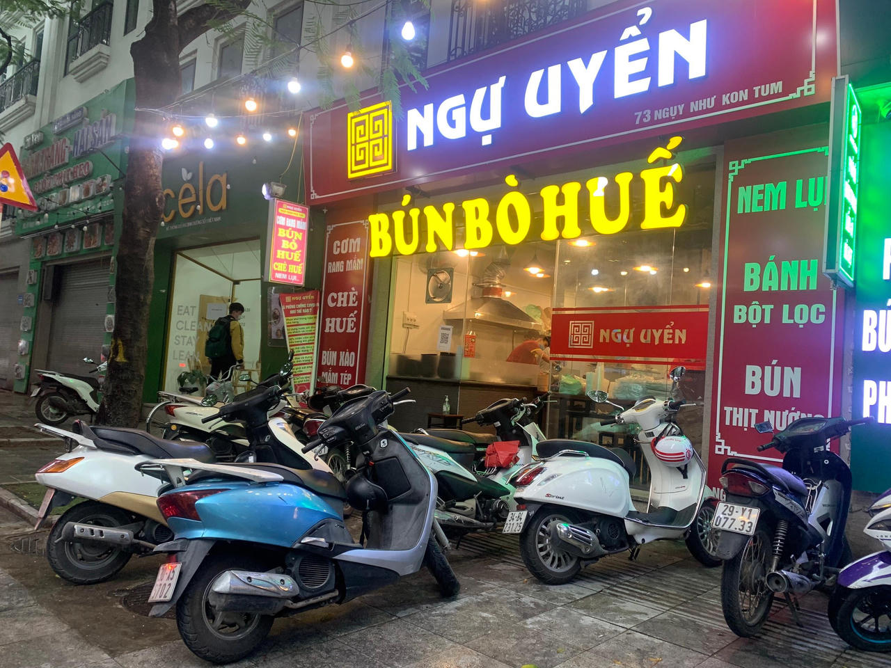 Hàng quán "vui như tết" ngày được bán tại chỗ trở lại