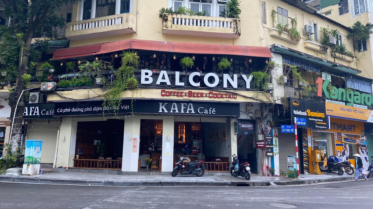 Hàng quán "vui như tết" ngày được bán tại chỗ trở lại