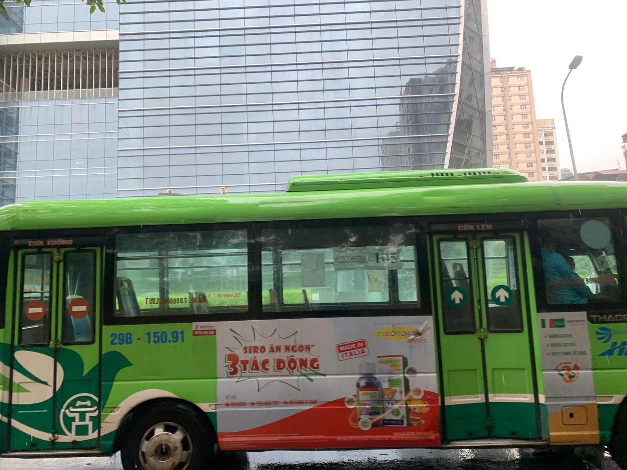 Xe bus, taxi, xe ôm Hà Nội 'than trời' vì ế khách