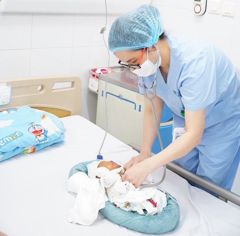 Cứu bé sơ sinh nặng 1,5kg mắc tim bẩm sinh phức tạp
