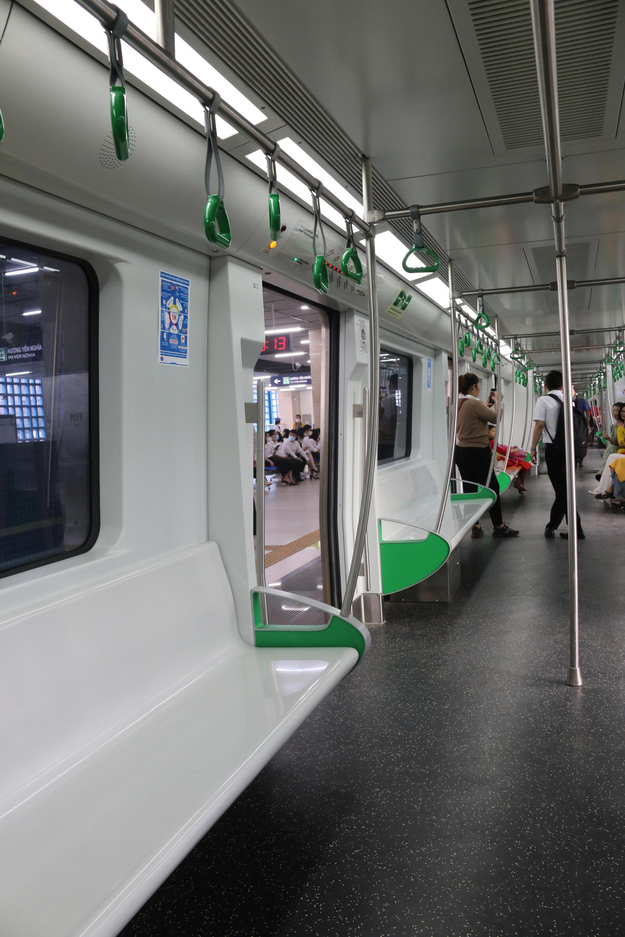 Trải nghiệm đi tàu đường sắt Cát Linh - Hà Đông