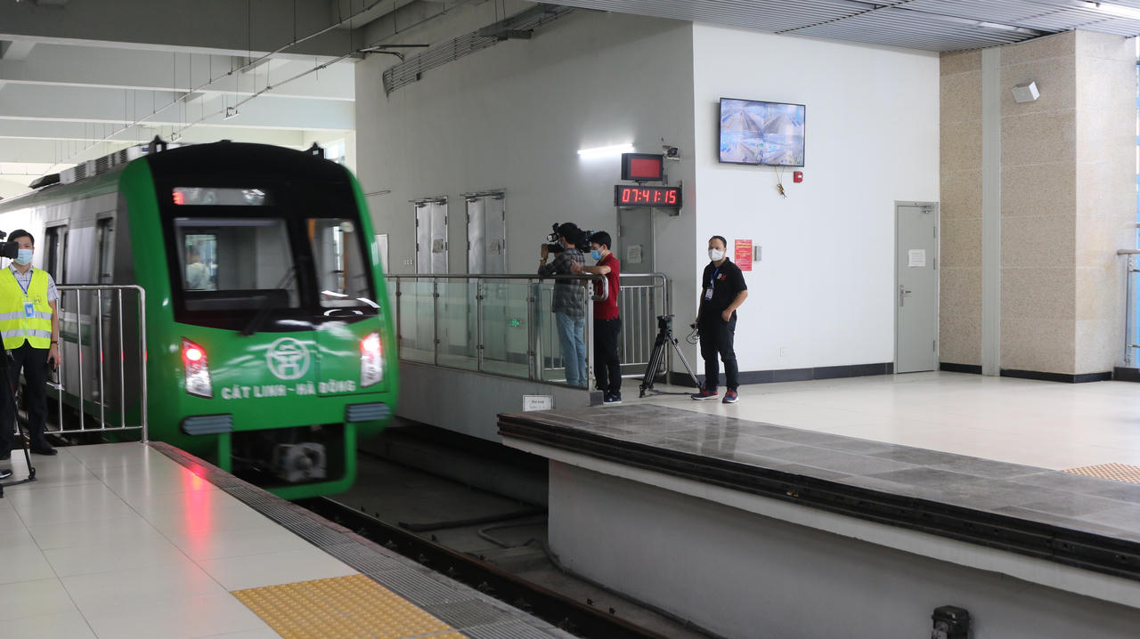 Trải nghiệm đi tàu đường sắt Cát Linh - Hà Đông
