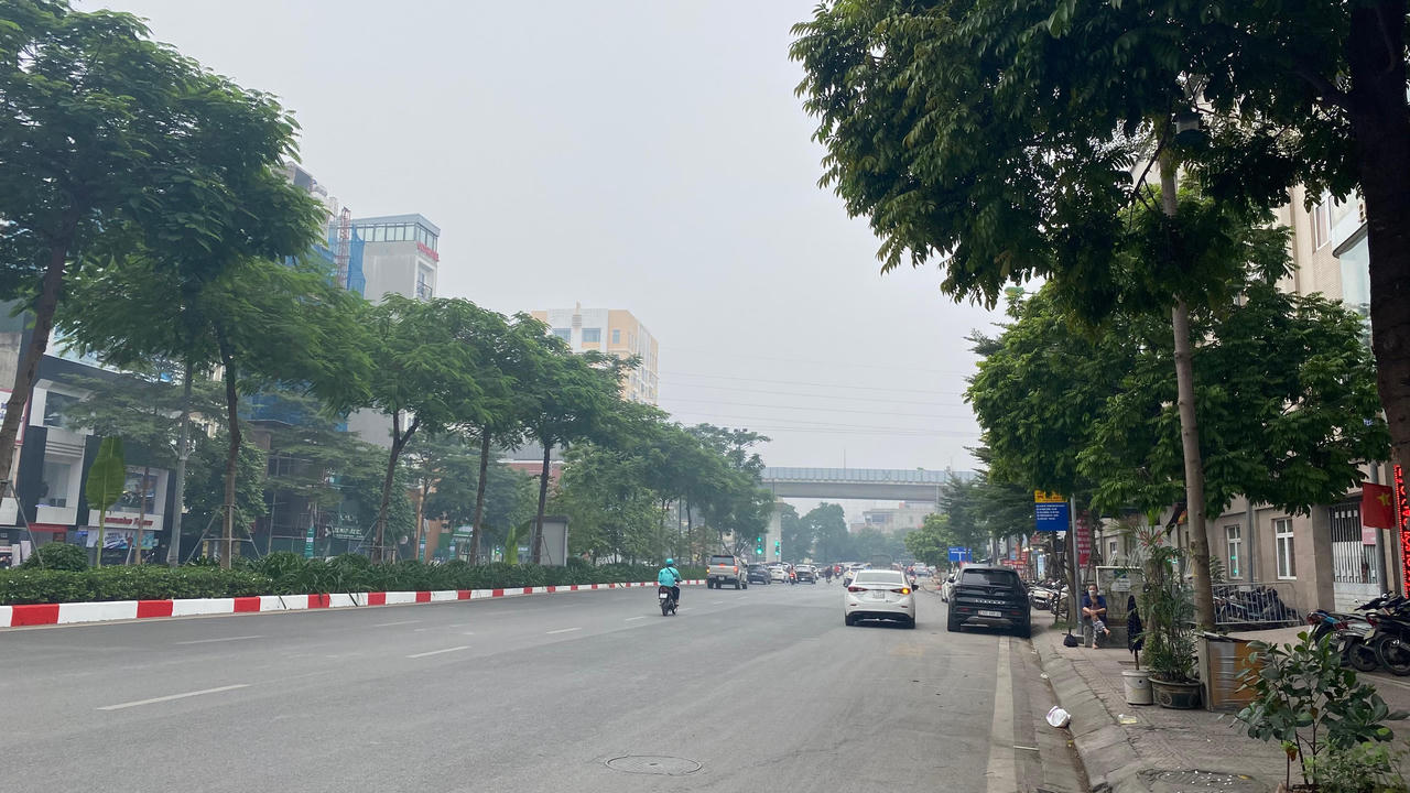 Hà Nội 'mờ ảo' trong sương mù