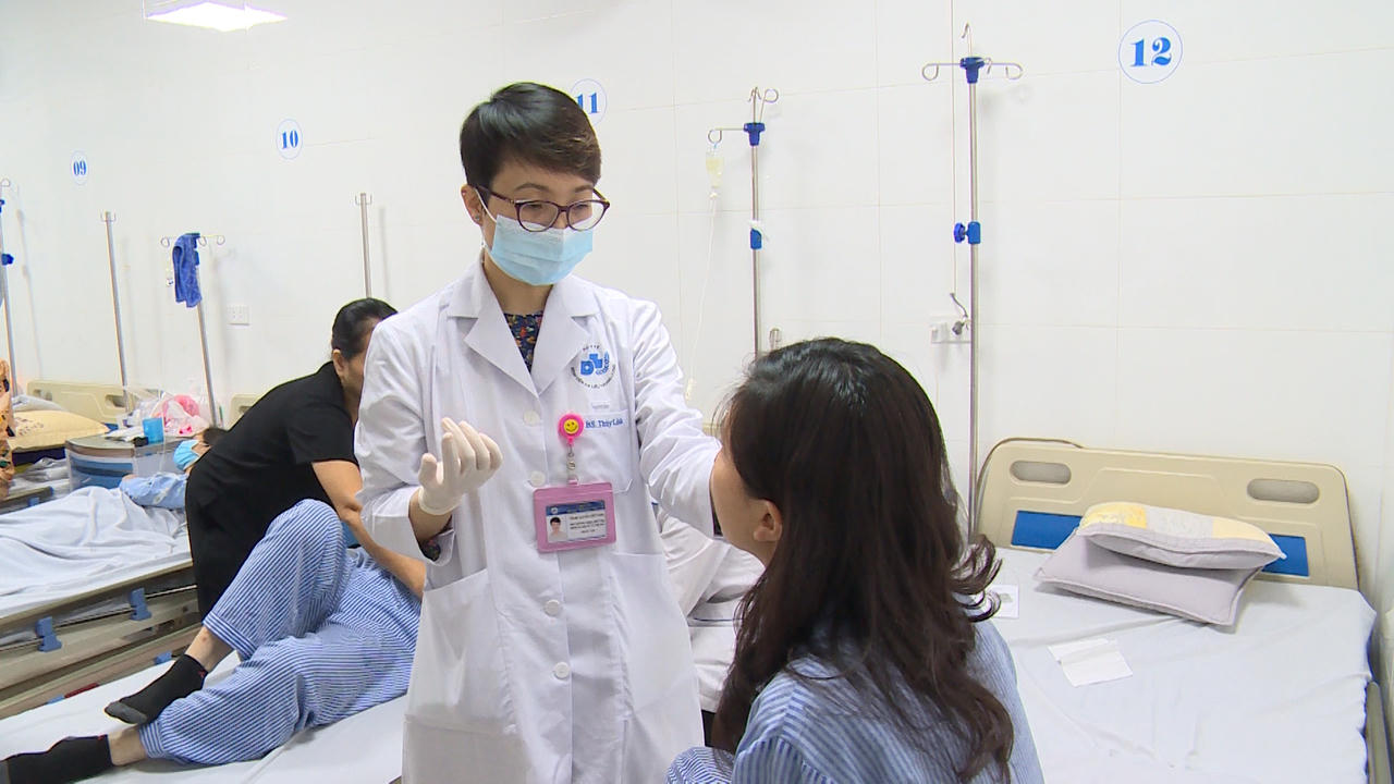 Nhiều người bị sưng mắt, loét da phải nhập viện do tiếp xúc với kiến ba khoang 