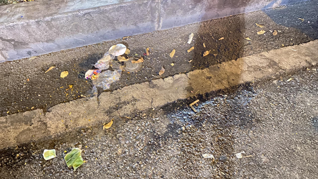 Những điểm 'tập kết' rác ngổn ngang giữa lòng đô thị Hà Nội