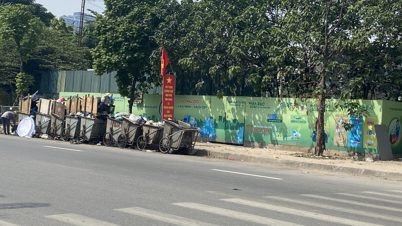 Những điểm 'tập kết' rác ngổn ngang giữa lòng đô thị Hà Nội