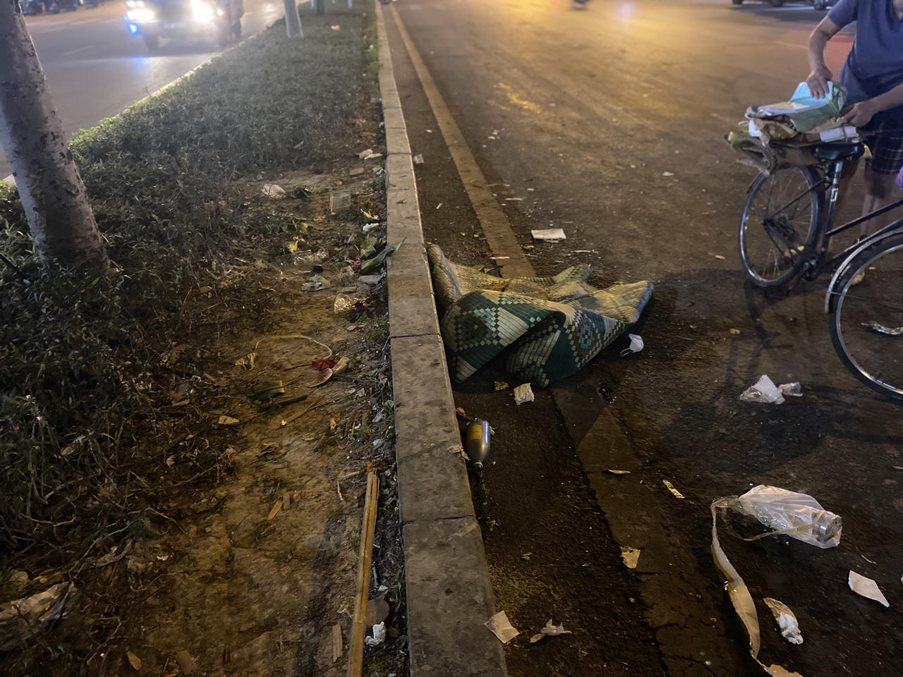 Những điểm 'tập kết' rác ngổn ngang giữa lòng đô thị Hà Nội