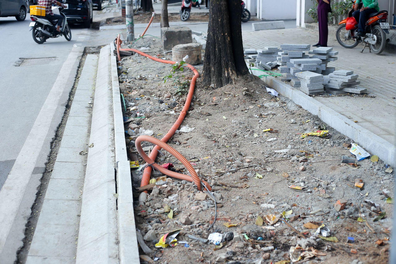 Vỉa hè Hà Nội bao giờ mới chấm dứt cảnh đào lên lấp xuống? 