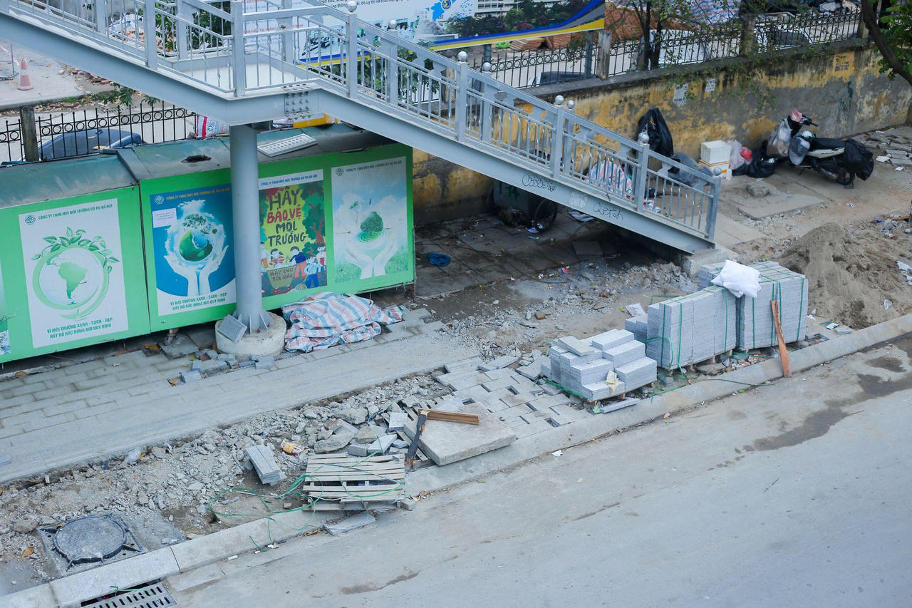 Vỉa hè Hà Nội bao giờ mới chấm dứt cảnh đào lên lấp xuống? 