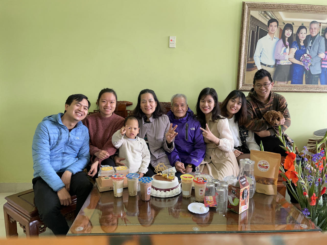 Người trẻ 'đau đầu' lo Tết