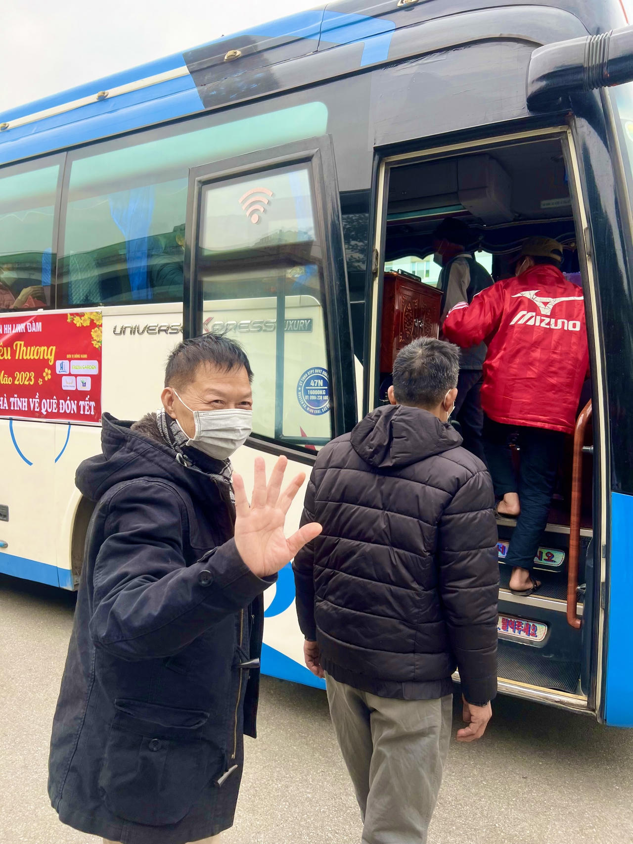 Hơn 500 bệnh nhân ung thư được trở về quê đón Tết trên chuyến xe 0 đồng