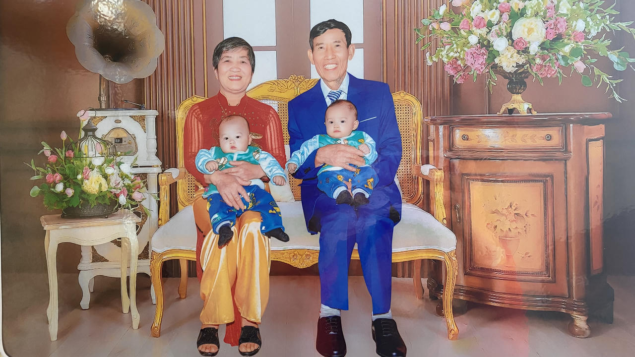 Nghẹn ngào hạnh phúc đón 'mầm sống mới' trong gia đình mang bệnh lý di truyền 