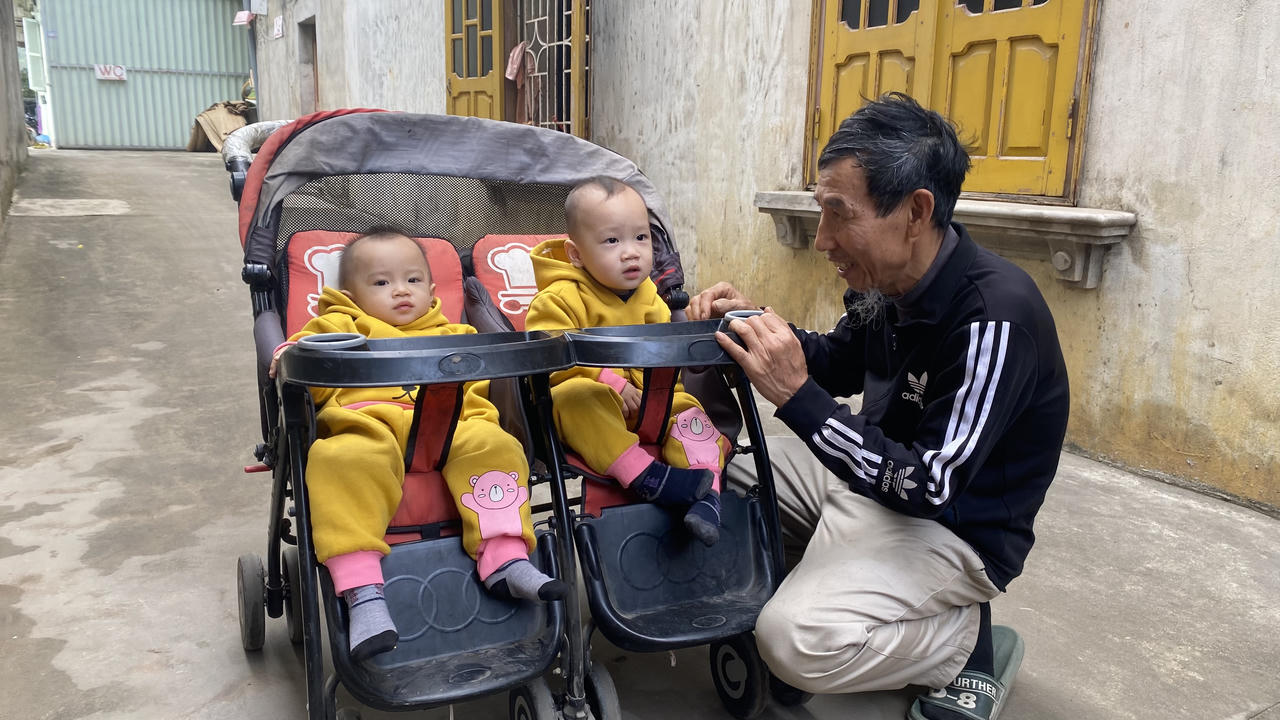 Nghẹn ngào hạnh phúc đón 'mầm sống mới' trong gia đình mang bệnh lý di truyền 