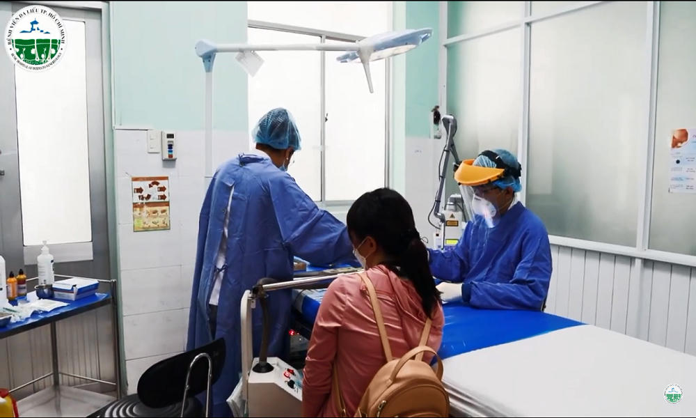 Hàng ngàn người đến bệnh viện điều trị da sau kỳ nghỉ Tết