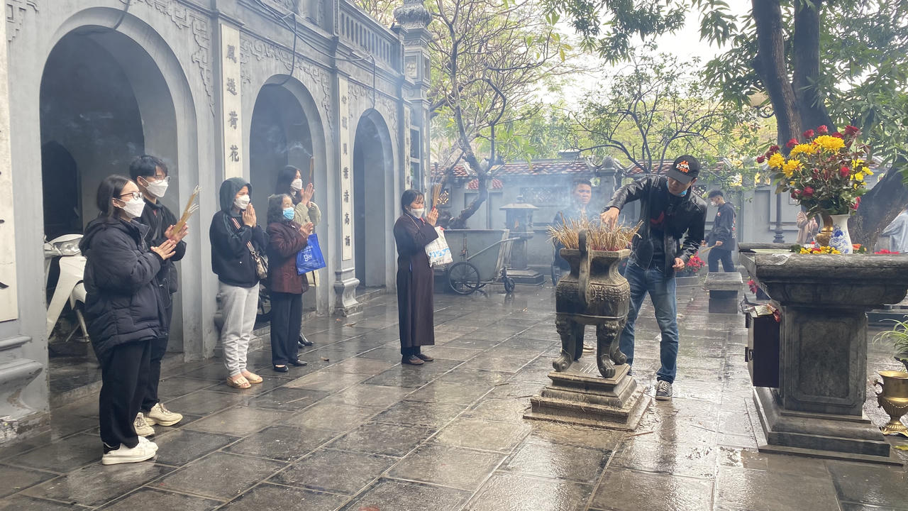 Rằm tháng Giêng nhiều bạn trẻ đi lễ chùa Hà cầu duyên