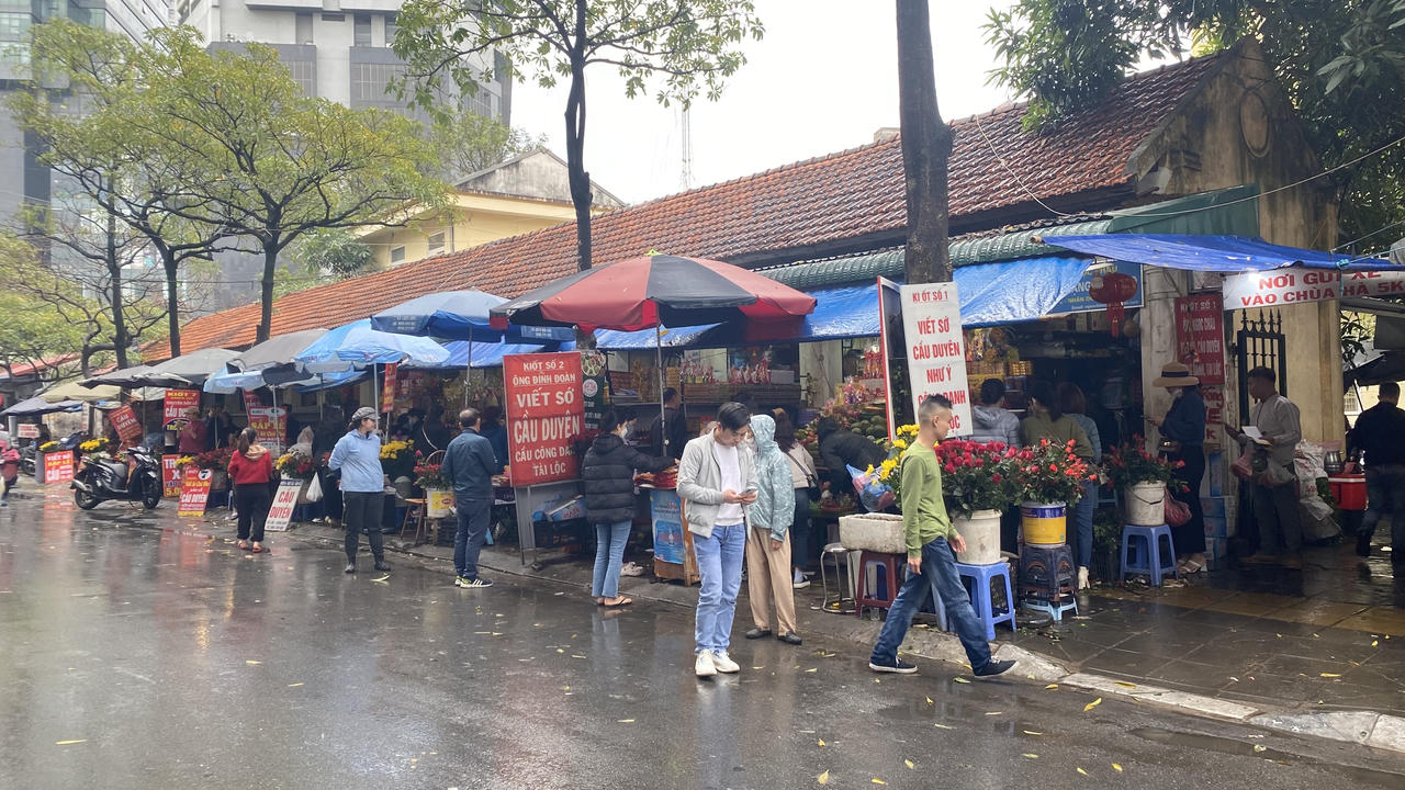 Rằm tháng Giêng nhiều bạn trẻ đi lễ chùa Hà cầu duyên