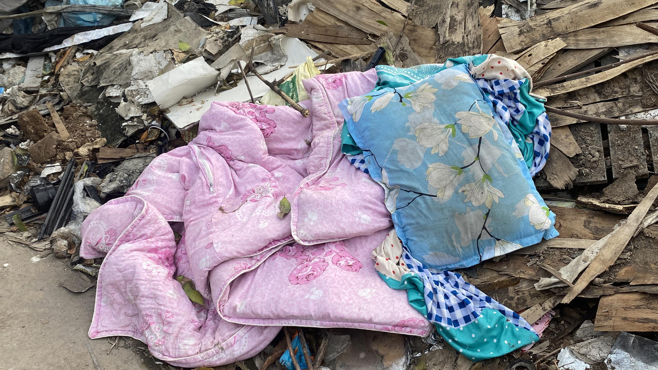 Đường mới mở đã "ngập" rác thải