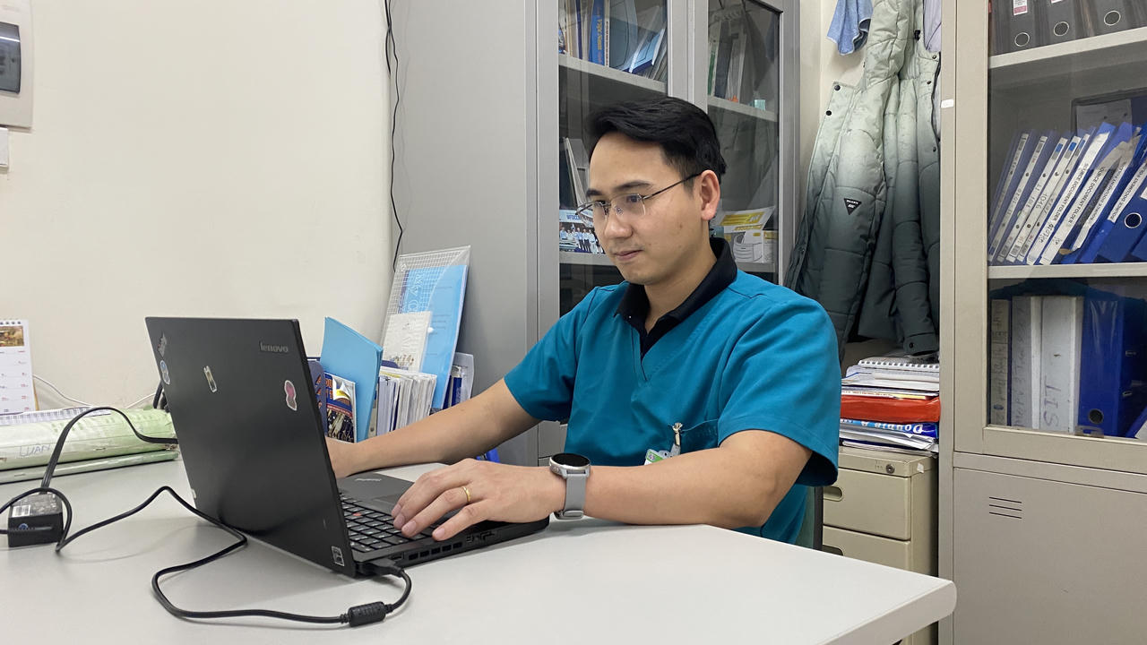 Bác sĩ Hồi sức tích cực 'chạy đua' từng phút cứu bệnh nhân