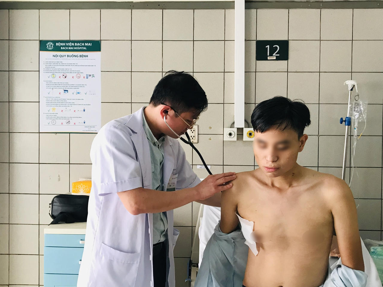 Loại bỏ khối u nặng hơn 3 kg trên ngực nam thiếu niên suốt 5 năm