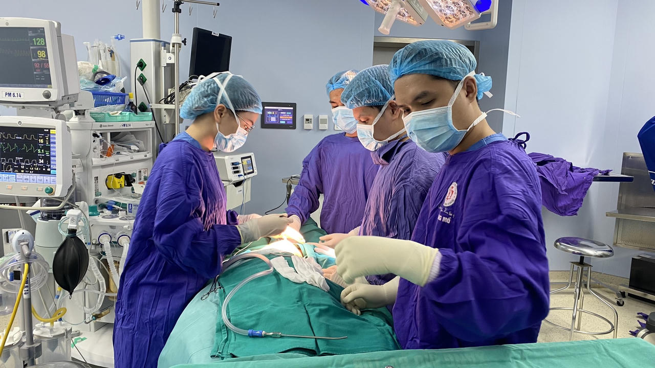 Nhiều ổ viêm mủ trong ngực vì cải thiện vòng 1 ở spa 